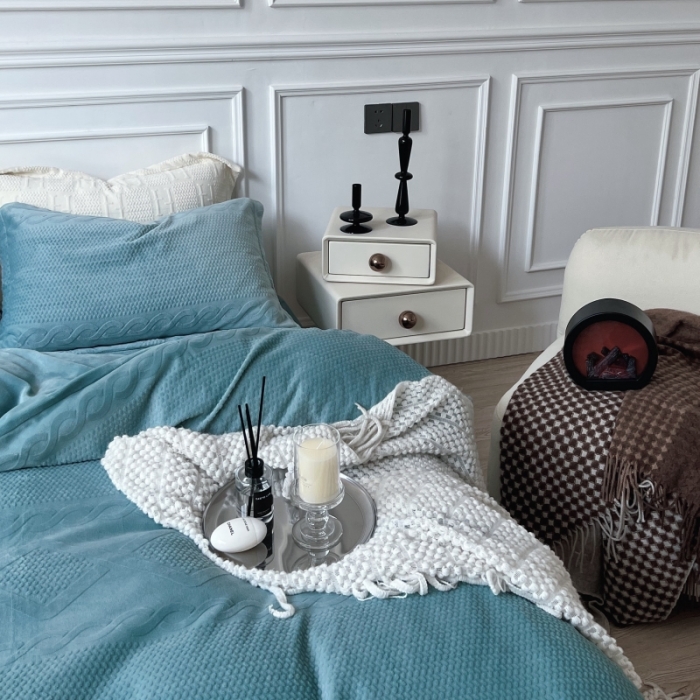 91家纺网 家纺一手货源 找家纺 安莱生活 2022新款牛奶绒雕花210克重丽芙系列 天青色