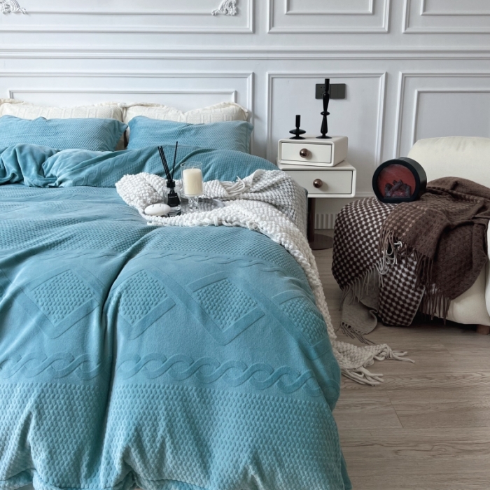 91家纺网 家纺一手货源 找家纺 安莱生活 2022新款牛奶绒雕花210克重丽芙系列 天青色