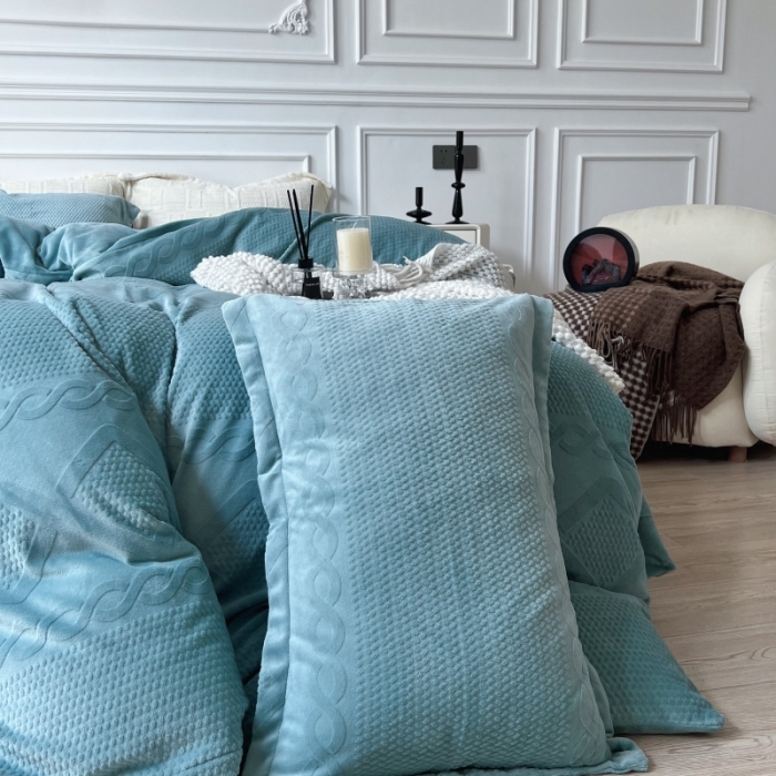 91家纺网 家纺一手货源 找家纺 安莱生活 2022新款牛奶绒雕花210克重丽芙系列 天青色