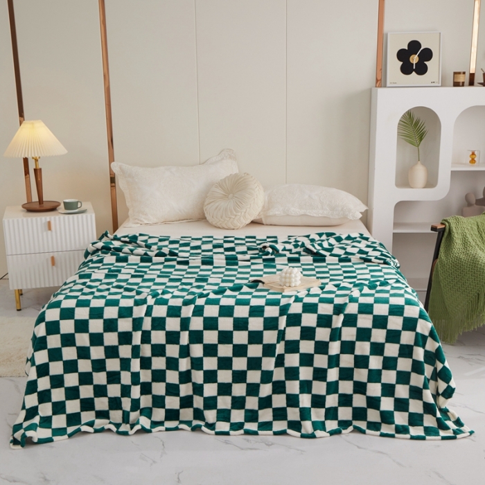 91家纺网 家纺一手货源 找家纺 新丽佳2022新款法兰绒棋盘格毛毯 绿白格