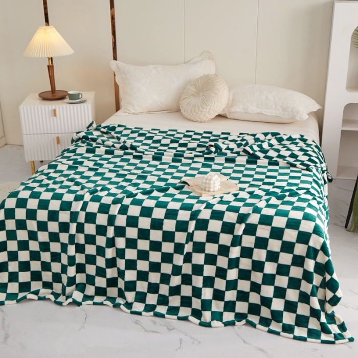 91家纺网 家纺一手货源 找家纺 新丽佳2022新款法兰绒棋盘格毛毯 绿白格