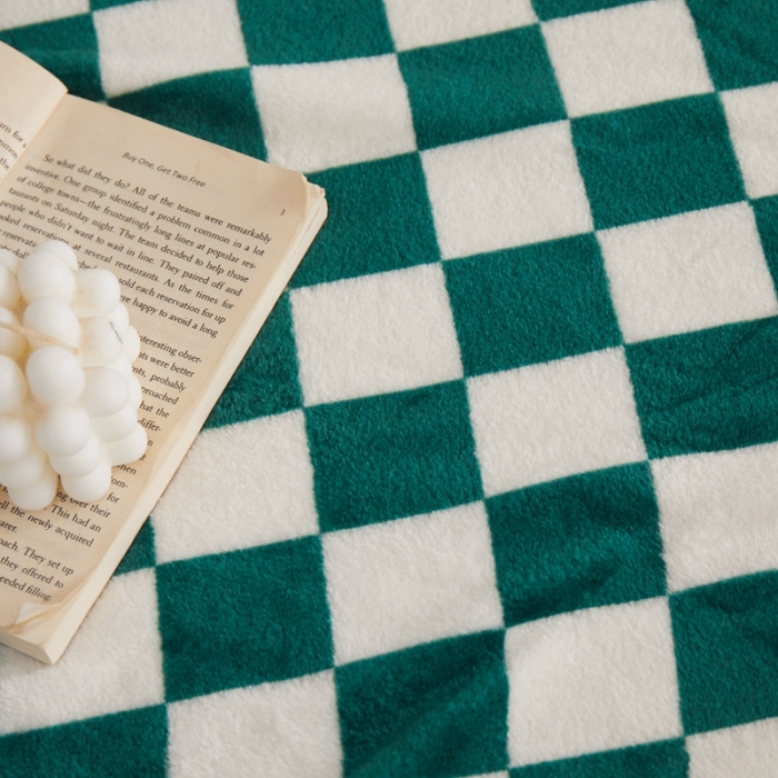 91家纺网 家纺一手货源 找家纺 新丽佳2022新款法兰绒棋盘格毛毯 绿白格