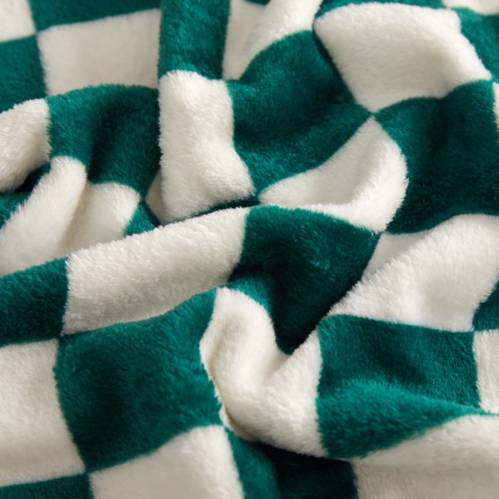 91家纺网 家纺一手货源 找家纺 新丽佳2022新款法兰绒棋盘格毛毯 绿白格