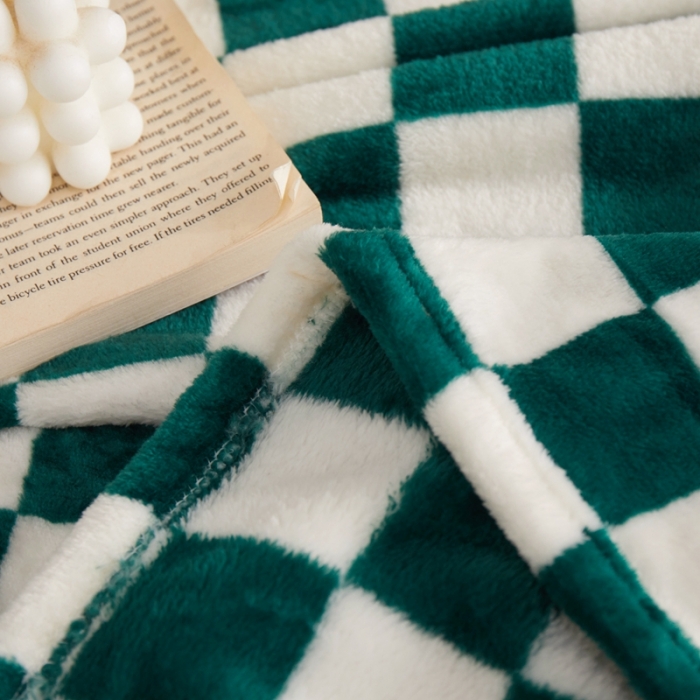 91家纺网 家纺一手货源 找家纺 新丽佳2022新款法兰绒棋盘格毛毯 绿白格