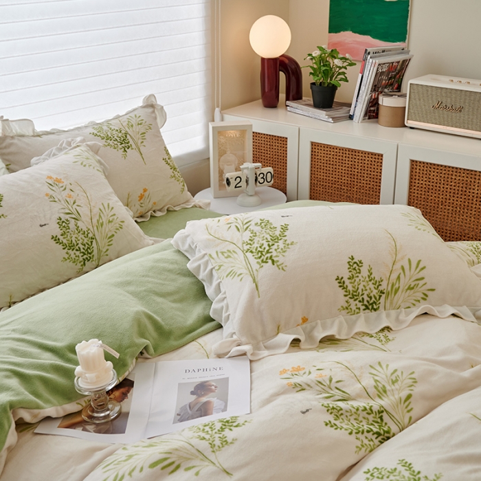 91家纺网 家纺一手货源 找家纺 2023新款 包小包 高克重小清新印花花边牛奶绒四件套 仙草