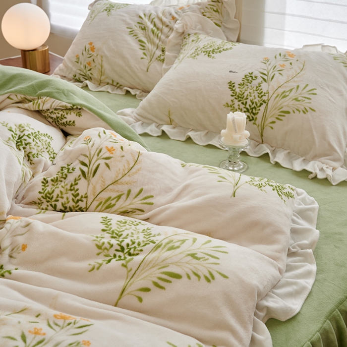 91家纺网 家纺一手货源 找家纺 2023新款 包小包 高克重小清新印花花边牛奶绒四件套 仙草