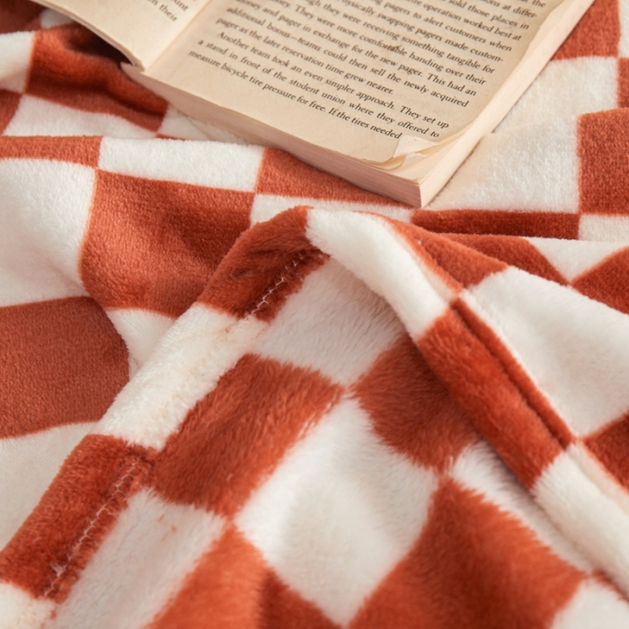 91家纺网 家纺一手货源 找家纺 新丽佳2022新款法兰绒棋盘格毛毯 红咖格