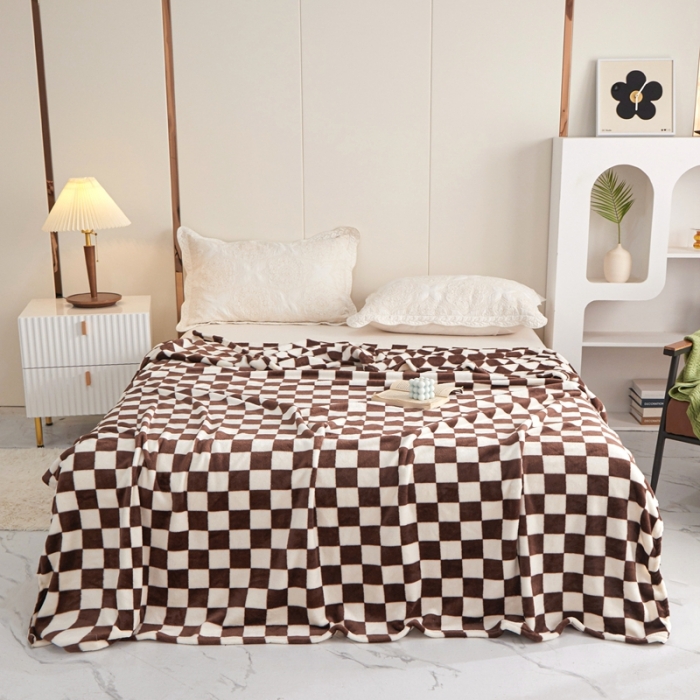 91家纺网 家纺一手货源 找家纺 新丽佳2022新款法兰绒棋盘格毛毯 咖啡格