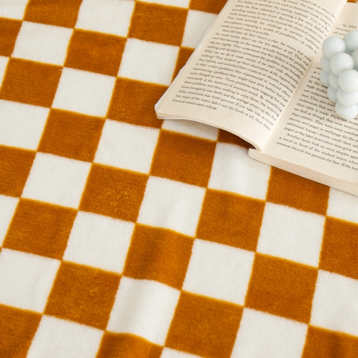 91家纺网 家纺一手货源 找家纺 新丽佳2022新款法兰绒棋盘格毛毯 金黄格