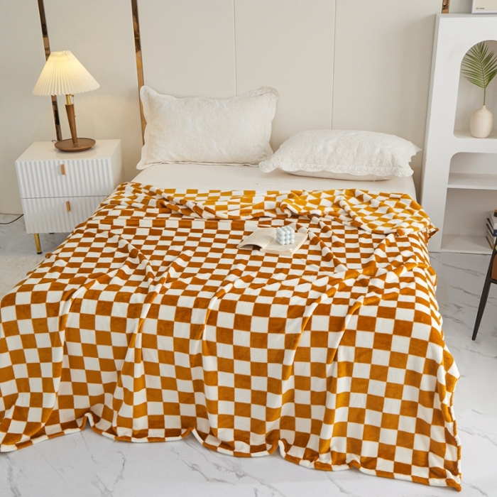 91家纺网 家纺一手货源 找家纺 新丽佳2022新款法兰绒棋盘格毛毯 金黄格