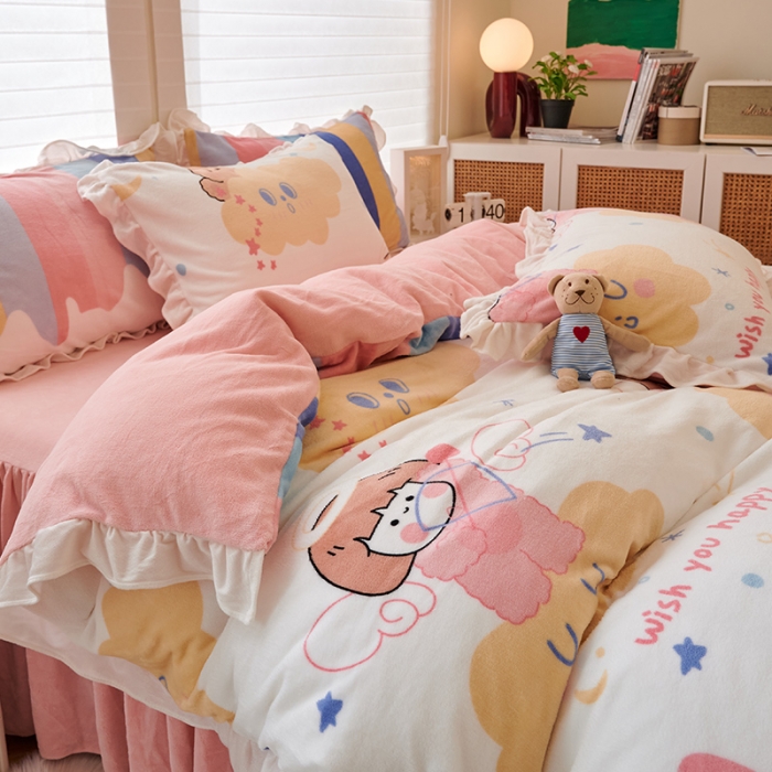 91家纺网 家纺一手货源 找家纺 2023新款包小包高克重小清新印花花边牛奶绒四件套彩虹女孩