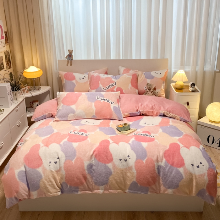 91家纺网 家纺一手货源 找家纺 大渔生活 2024新款牛奶绒印花系列四件套 兔绒绒