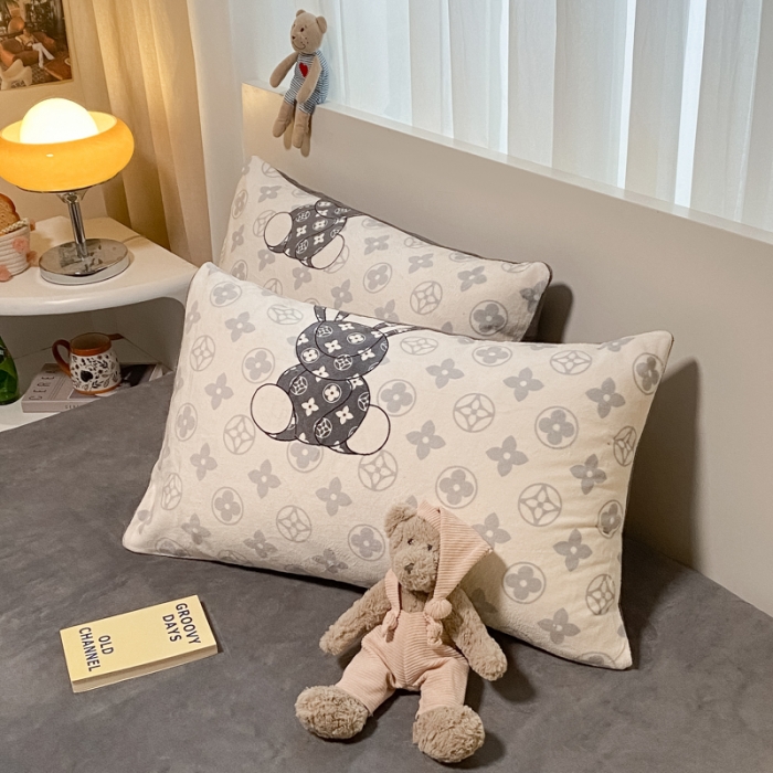 91家纺网 家纺一手货源 找家纺 大渔生活 2024新款牛奶绒印花系列四件套 兔先森