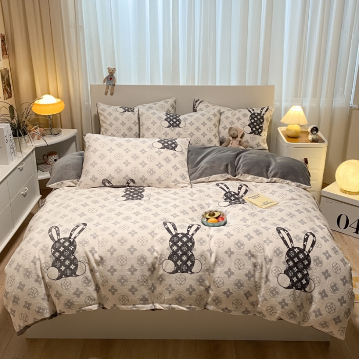 91家纺网 家纺一手货源 找家纺 大渔生活 2024新款牛奶绒印花系列四件套 兔先森