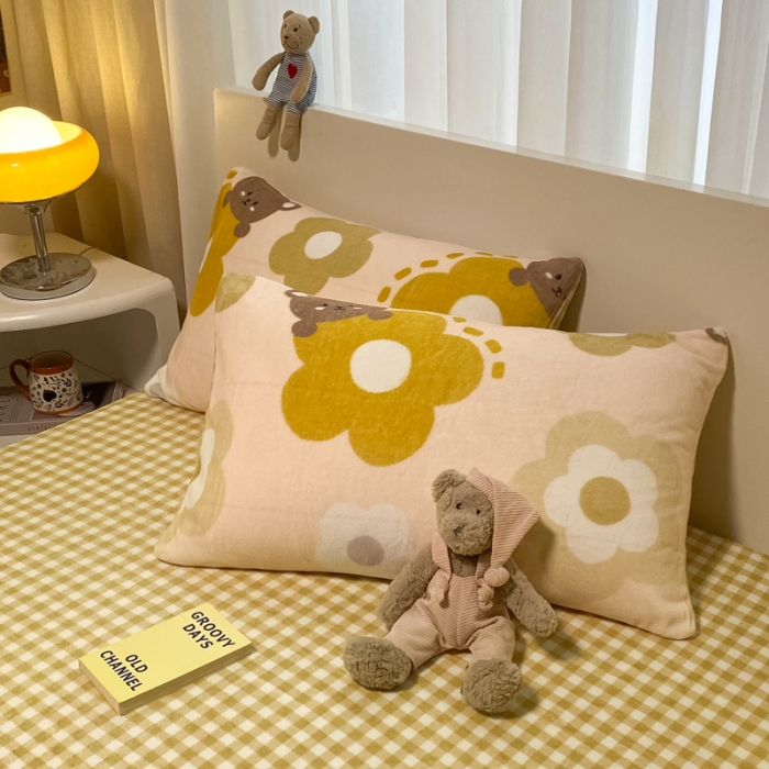 91家纺网 家纺一手货源 找家纺 大渔生活 2024新款牛奶绒印花系列四件套 熊朵朵