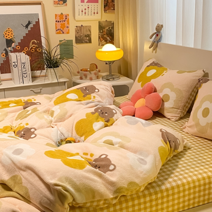 91家纺网 家纺一手货源 找家纺 大渔生活 2024新款牛奶绒印花系列四件套 熊朵朵