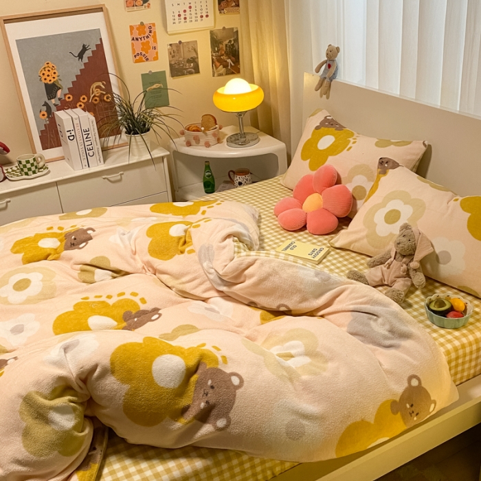 91家纺网 家纺一手货源 找家纺 大渔生活 2024新款牛奶绒印花系列四件套 熊朵朵