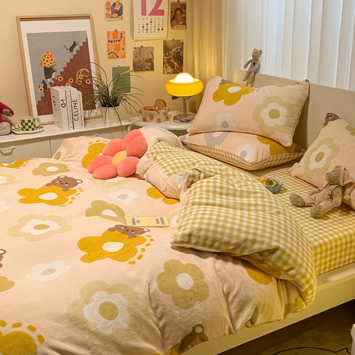 91家纺网 家纺一手货源 找家纺 大渔生活 2024新款牛奶绒印花系列四件套 熊朵朵