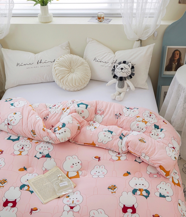 91家纺网 家纺一手货源 找家纺 畅畅A类母婴级数码印花针织棉牛奶蛋白大豆冬被春秋被 奶糖兔