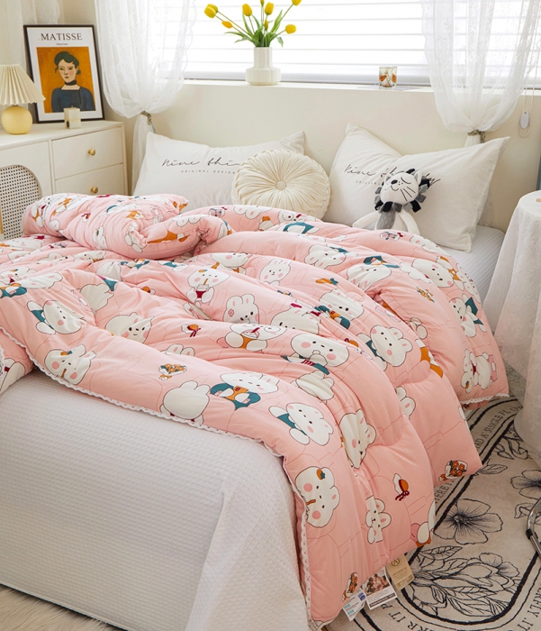 91家纺网 家纺一手货源 找家纺 畅畅A类母婴级数码印花针织棉牛奶蛋白大豆冬被春秋被 奶糖兔