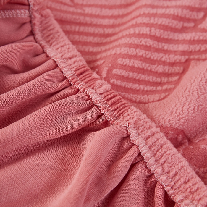 91家纺网 家纺一手货源 找家纺 逐日沙发套 2023新款阳离子雕花沙发套 饼干熊 粉红