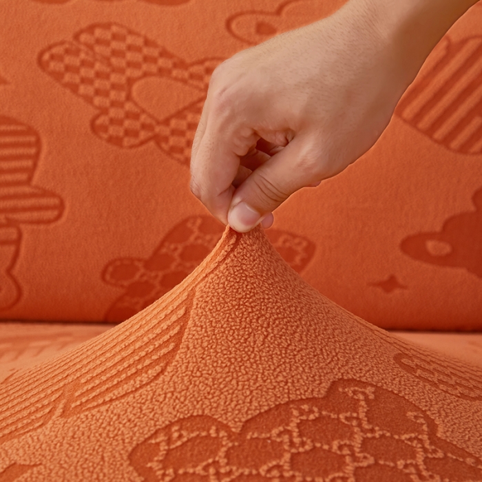 91家纺网 家纺一手货源 找家纺 逐日沙发套 2023新款阳离子雕花沙发套 饼干熊 桔黄