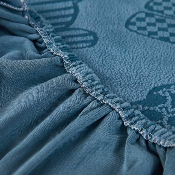 91家纺网 家纺一手货源 找家纺 逐日沙发套 2023新款阳离子雕花沙发套 饼干熊 蓝灰