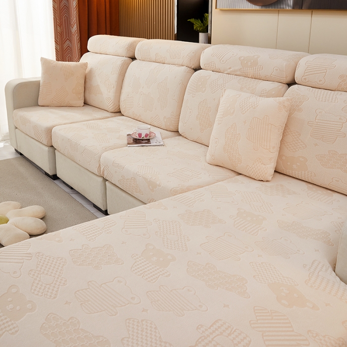 91家纺网 家纺一手货源 找家纺 逐日沙发套 2023新款阳离子雕花沙发套 饼干熊 米黄