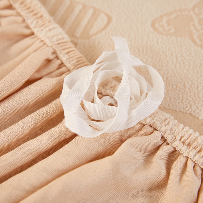 91家纺网 家纺一手货源 找家纺 逐日沙发套 2023新款阳离子雕花沙发套 饼干熊 米黄