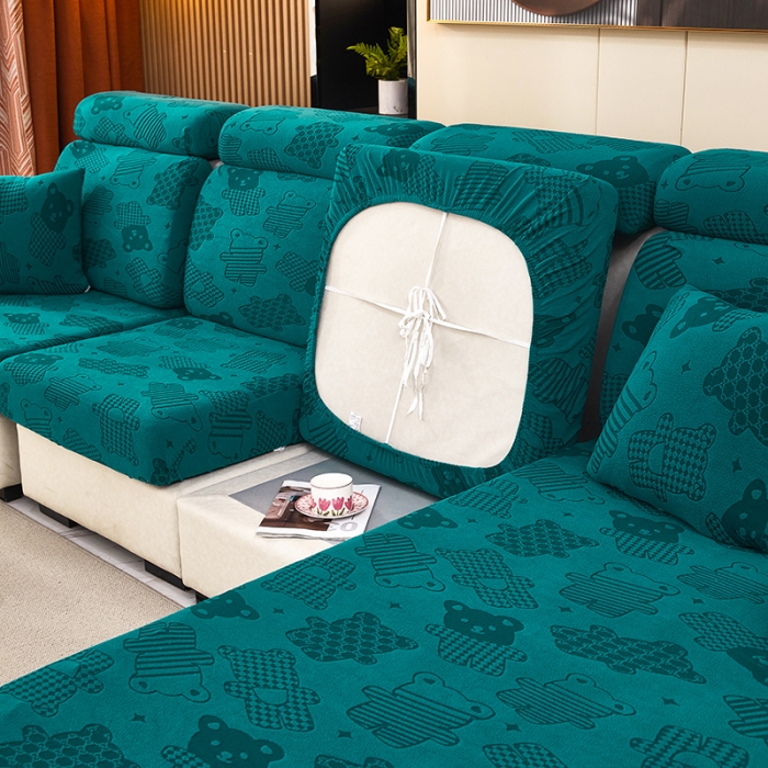 91家纺网 家纺一手货源 找家纺 逐日沙发套 2023新款阳离子雕花沙发套 饼干熊 墨绿