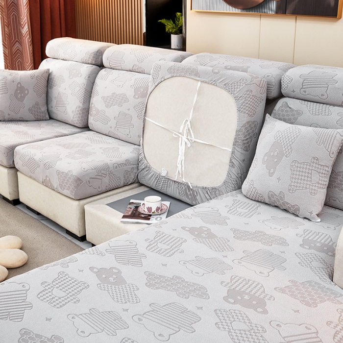 91家纺网 家纺一手货源 找家纺 逐日沙发套 2023新款阳离子雕花沙发套 饼干熊 浅灰