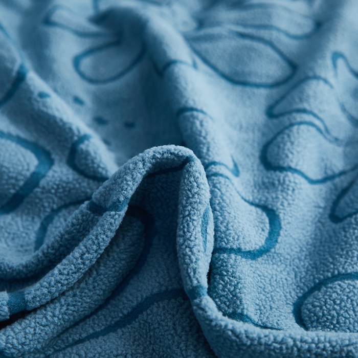 91家纺网 家纺一手货源 找家纺 逐日沙发套 2023新款阳离子雕花沙发套 太阳花 蓝灰