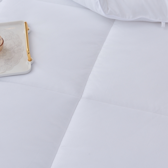 91家纺网 家纺一手货源 找家纺 德芙2023纯色简约酒店风被芯整张羽丝棉春秋被保暖冬被 白色