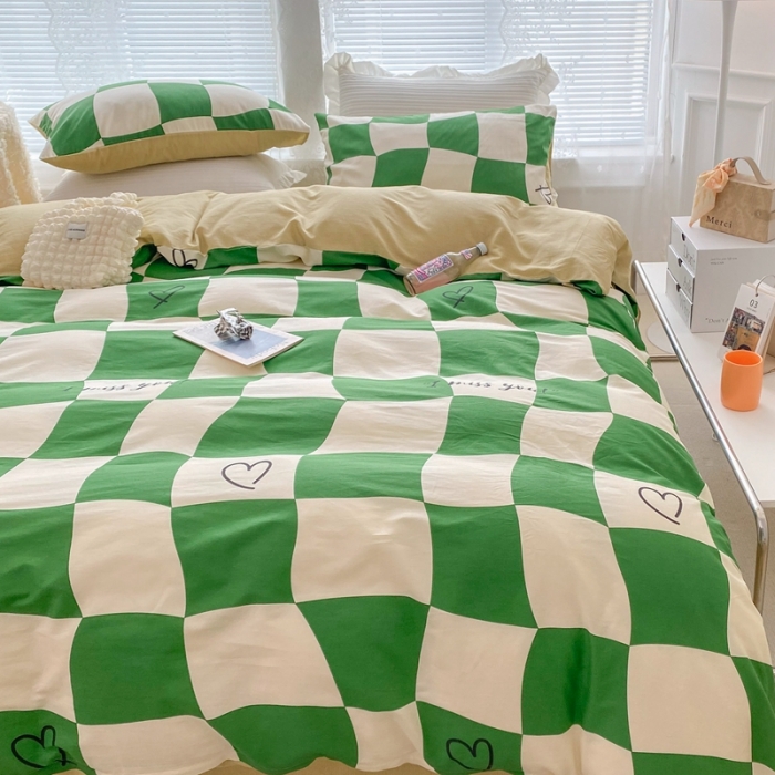 91家纺网 家纺一手货源 找家纺 黑马家居新款全棉印花喷气12868套件-单被套草莓乐园