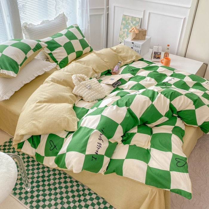 91家纺网 家纺一手货源 找家纺 黑马家居新款全棉印花喷气12868套件-单被套草莓乐园