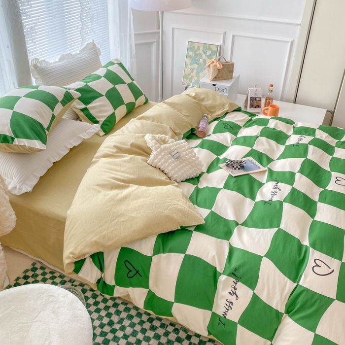 91家纺网 家纺一手货源 找家纺 黑马家居新款全棉印花喷气12868套件-单被套草莓乐园