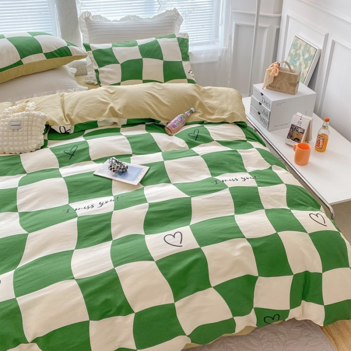 91家纺网 家纺一手货源 找家纺 黑马家居新款全棉印花喷气12868套件-单被套草莓乐园