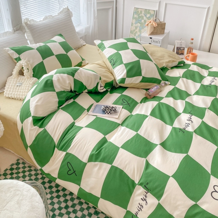 91家纺网 家纺一手货源 找家纺 黑马家居新款全棉印花喷气12868套件-单被套草莓乐园