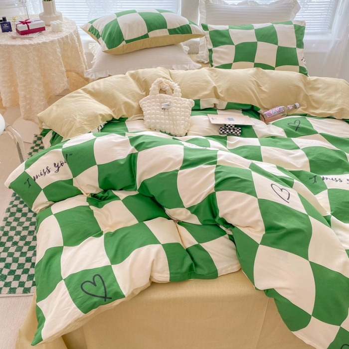 91家纺网 家纺一手货源 找家纺 黑马家居新款全棉印花喷气12868套件-单被套草莓乐园