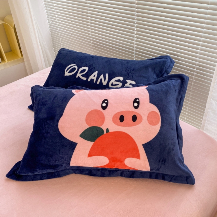 91家纺网 家纺一手货源 找家纺 慕尚 2022爆款大版高克重印花牛奶绒四件套 吃货猪