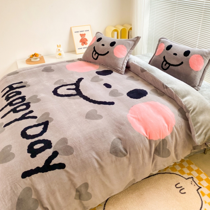 91家纺网 家纺一手货源 找家纺 慕尚 2022爆款大版高克重印花牛奶绒四件套 开心笑脸