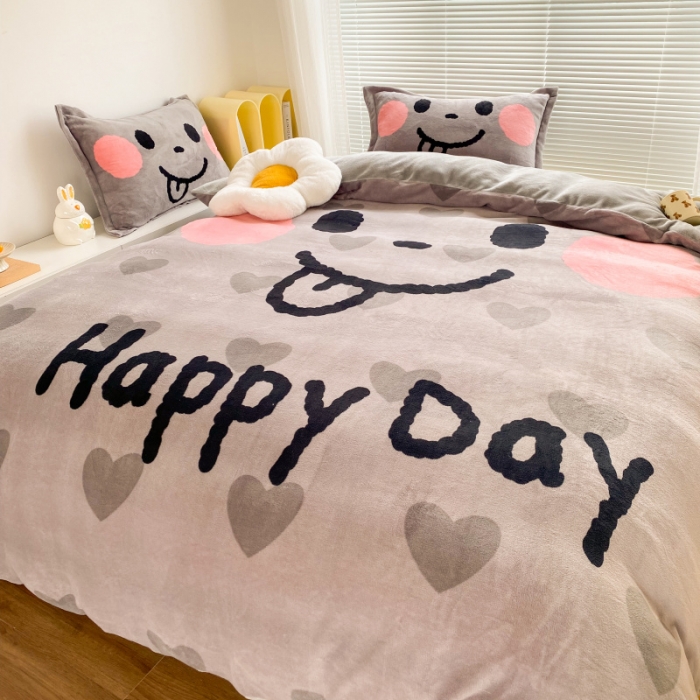 91家纺网 家纺一手货源 找家纺 慕尚 2022爆款大版高克重印花牛奶绒四件套 开心笑脸