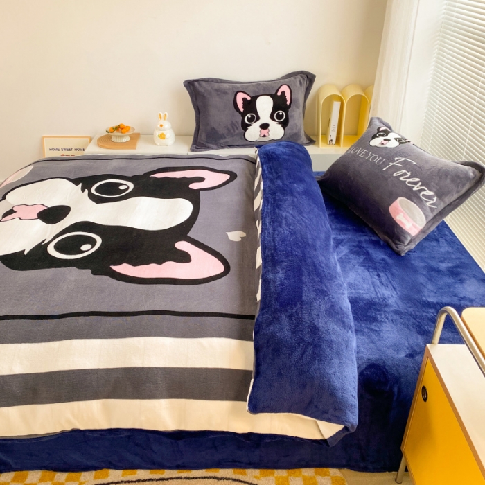 91家纺网 家纺一手货源 找家纺 慕尚 2022爆款大版高克重印花牛奶绒四件套 绅士狗