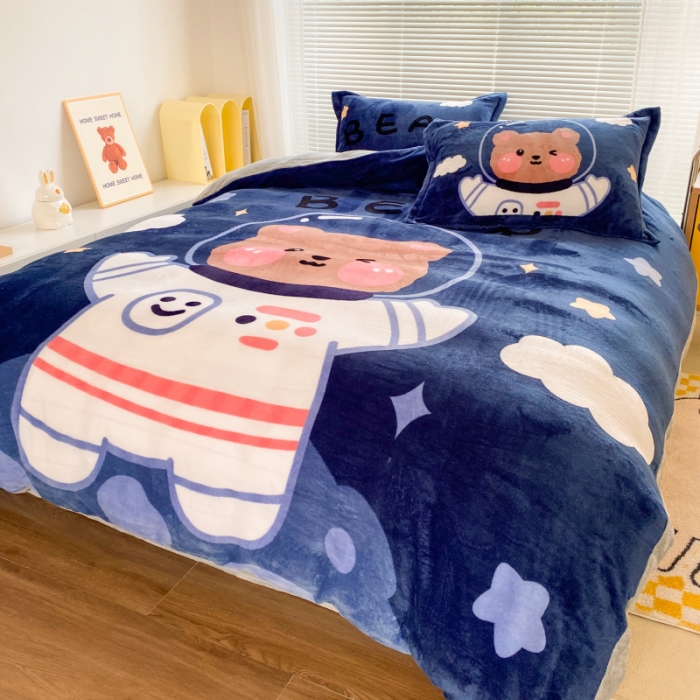 91家纺网 家纺一手货源 找家纺 慕尚 2022爆款大版高克重印花牛奶绒四件套 太空熊宝