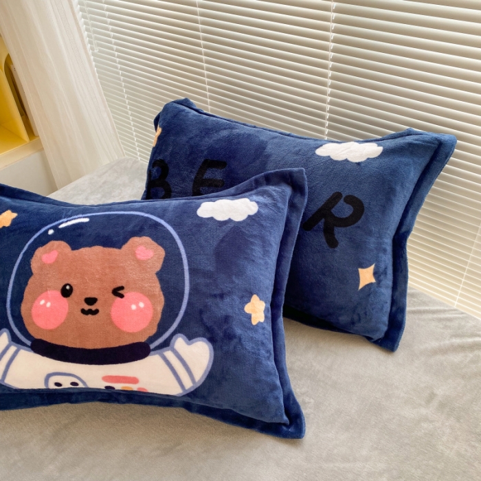 91家纺网 家纺一手货源 找家纺 慕尚 2022爆款大版高克重印花牛奶绒四件套 太空熊宝