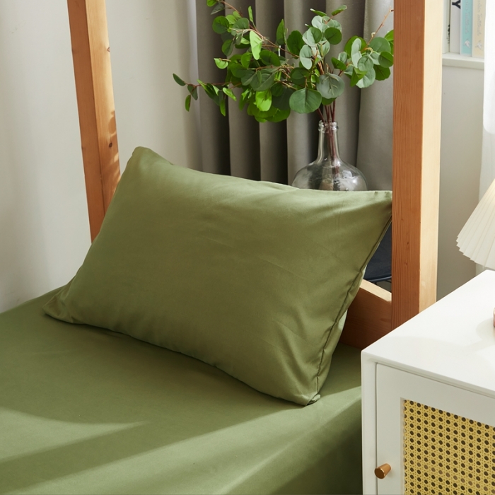 91家纺网 家纺一手货源 找家纺 啊雅家居 新款ins学生宿舍双拼纯色磨毛三件套 草绿