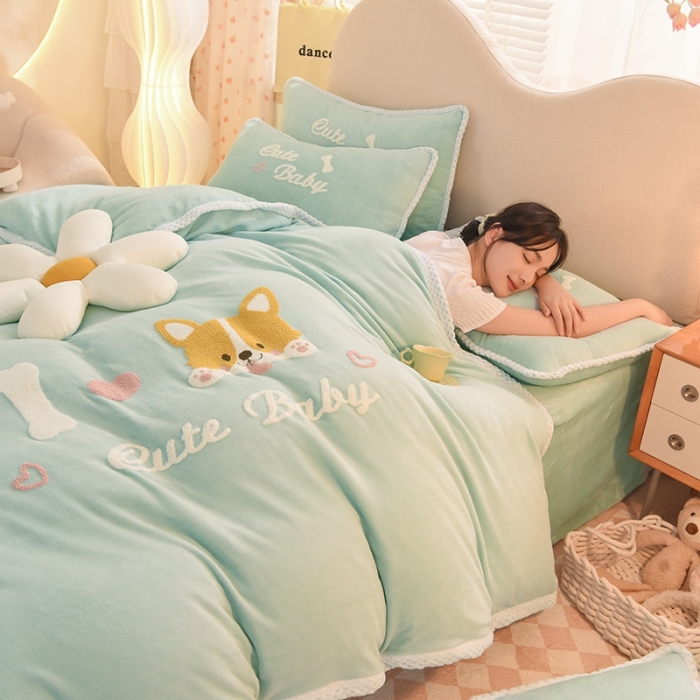 91家纺网 家纺一手货源 找家纺 菲儿  2022新款毛巾绣牛奶绒四件套 旺仔-抹茶绿