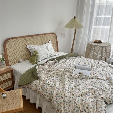 91家纺网 家纺一手货源 找家纺 源启生活 2022新款嵌绳包边韩国豆豆四季被被子被芯 童话森林