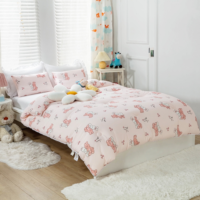 91家纺网 家纺一手货源 找家纺 天瑜家纺2023新款A类针织棉冬被儿童冬被 小兔子粉