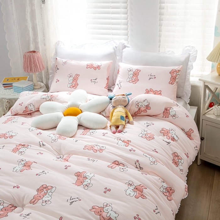 91家纺网 家纺一手货源 找家纺 天瑜家纺2023新款A类针织棉冬被儿童冬被 小兔子粉